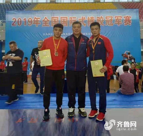 开元棋牌官方网站-摔跤总决赛上演强强对话，荆楚貔貅队鏖战江畔灰熊队，多点开花奏效；技战术储备厚实